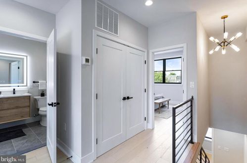 1733 Independence Ave, Washington DC  20003-1637 exterior