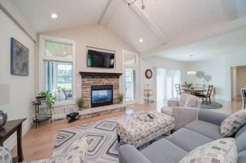 3900 Oakharbor St, Kalamazoo MI 49009-6185 exterior