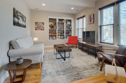 839 Lawrence Ave, Chicago, IL 60640-4261