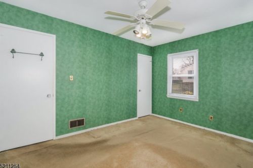 47 Dawn Dr, Clark NJ 07066-1401 exterior