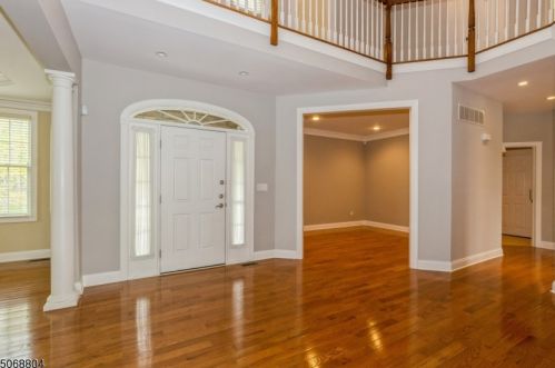 10 Baxter Ln, Town Center, NJ 07052-1429