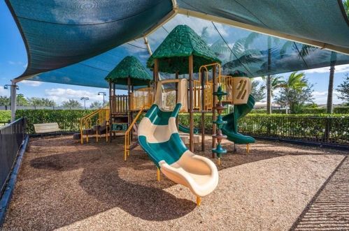 3324 Atlantic Cir, Naples FL 34119-8638 exterior