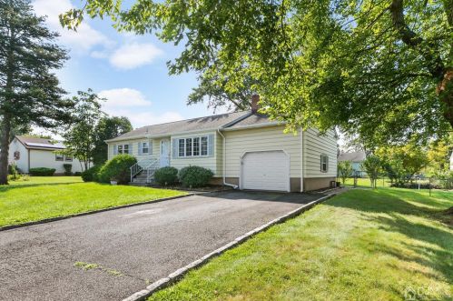 311 Evans Ave, Piscataway, NJ 08854-2810