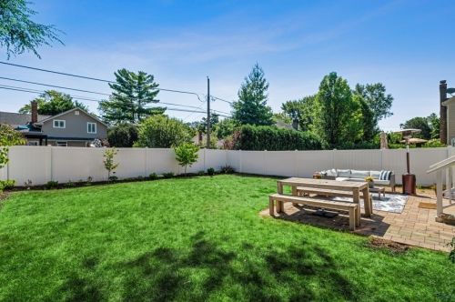 697 Parkside Ave, Elmhurst IL 60126-5029 exterior