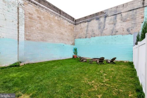 1324 Howard St, Philadelphia PA 19122-2445 exterior