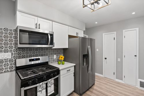 2812 84th St, Milwaukee WI  53222-4704 exterior