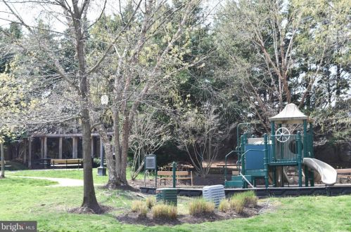 4854 Eisenhower Ave, Alexandria VA 22304-4883 exterior