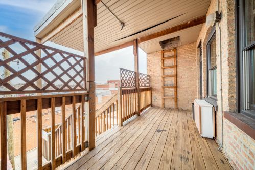 6211 Mozart St, Chicago IL  60659-1692 exterior