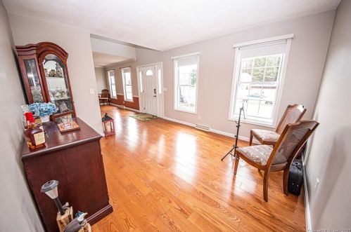 16 Misty Mdw Rd, Enfield CT 06082-3943 exterior