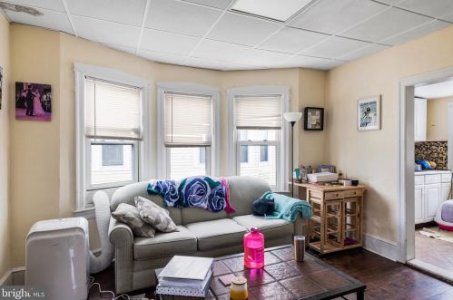 31 Clinton Ave, Camden NJ 08109-2006 exterior