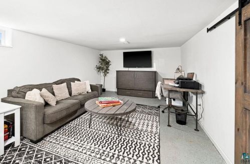 203 Maple Grv Rd, Duluth MN 55811-4728 exterior