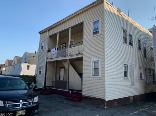 27 Kling St, Town Center NJ 07052-5510 exterior