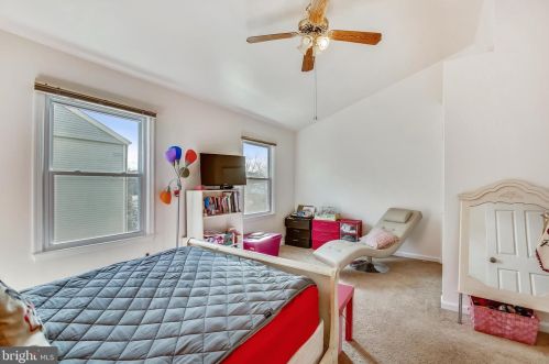 8209 Roxbury Dr, Alexandria VA 22309-3728 exterior