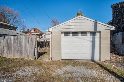 221 Locust St, Hanover PA  17331-2617 exterior