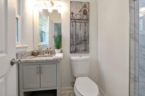 1749 Laurelwood Dr, Atlanta GA  30311-3838 exterior