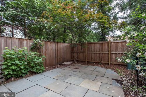 3279 Sutton Pl, Washington DC 20016-7544 exterior