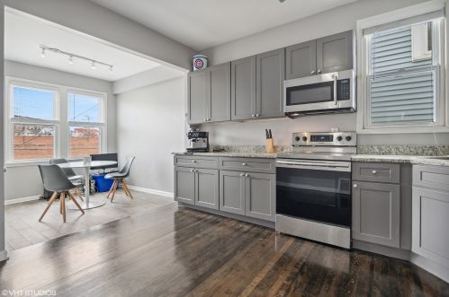 2853 Elston Ave, Chicago IL 60618-5843 exterior