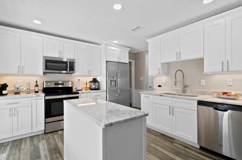 708 Grand Cir, Tampa FL  33617-7844 exterior