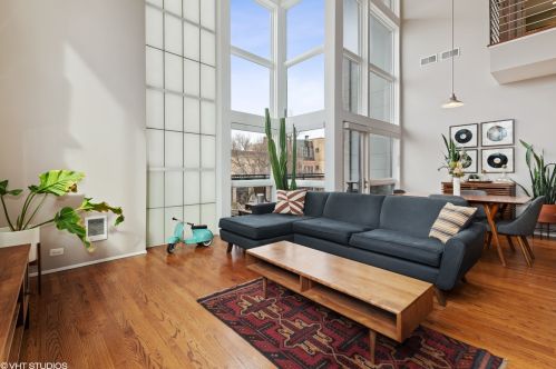 1956 Wilmot Ave, Chicago, IL