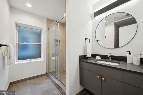 2037 Locust St, Philadelphia PA  19103-5613 exterior