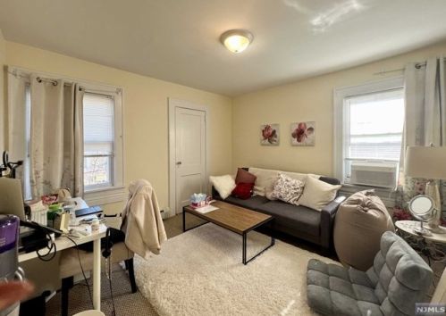 683 Ctr Ave, River Edge NJ 07661-2409 exterior