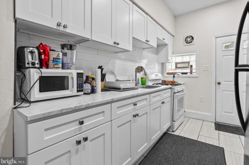 141 56 St, Philadelphia PA 19143-5306 exterior