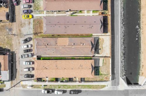 1437 Lake St, Bakersfield CA 93305-4841 exterior