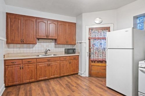 7327 Luella Ave, Chicago IL 60649-4109 exterior