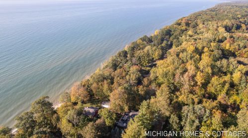 7128 116th Ave, Fennville MI  49408-9728 exterior