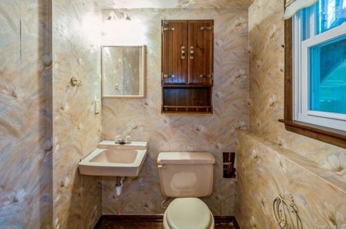 10 Melanie Ct, Valley Cottage NY 10989-1325 exterior