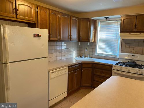 7135 Erdrick St, Philadelphia PA 19135-1012 exterior