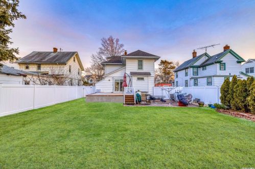 51 7 St, Valley Stream NY 11581-1255 exterior