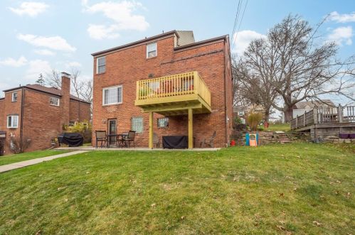 176 Columbia Dr, Pittsburgh, PA 15236-4429