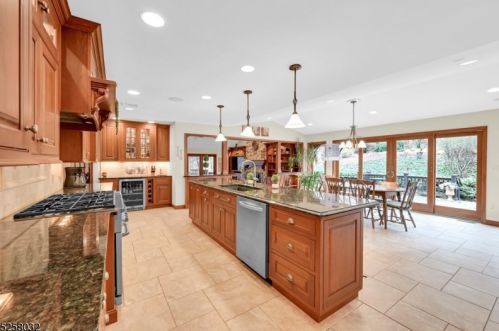 28 Chester Woods Dr, Chester NJ  07930-2828 exterior