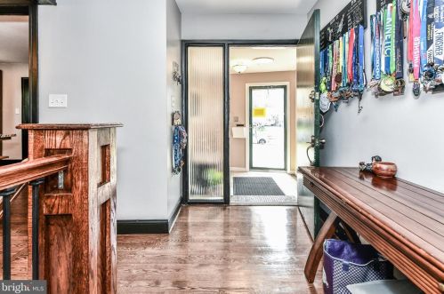 1328 Ivanhoe St, Alexandria VA  22304-1509 exterior