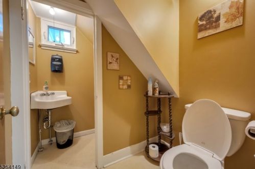 196 Belvidere Ave, Washington NJ 07882-1028 exterior