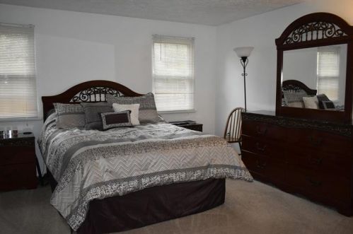 665 Newton Sq, Moon Twp PA 15108-1050 exterior