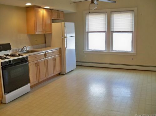 104 Meadow St, Wallingford CT 06492-3614 exterior