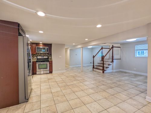 4917 Addison St, Chicago, IL 60641-3538