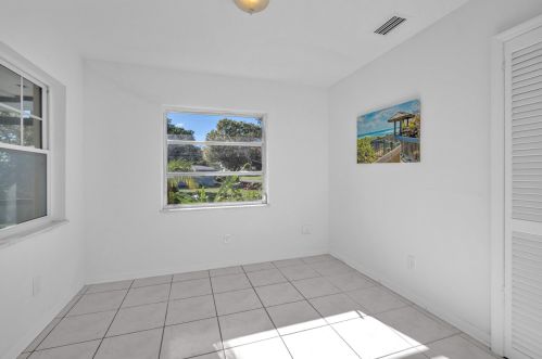 202 Bay St, Fort Pierce FL 34952-1318 exterior