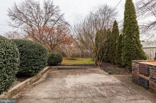 1310 Maple Ave, Lancaster PA 17603-4614 exterior