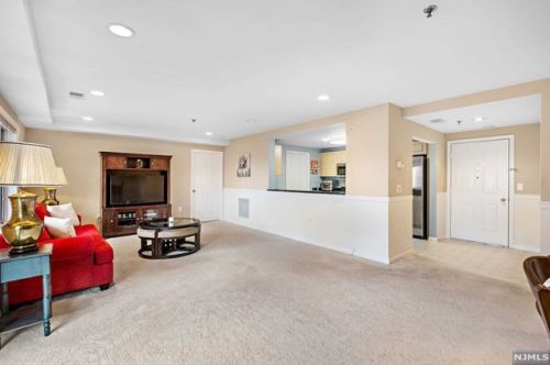 505 Smith Ct, Edgewater NJ 07020-1668 exterior