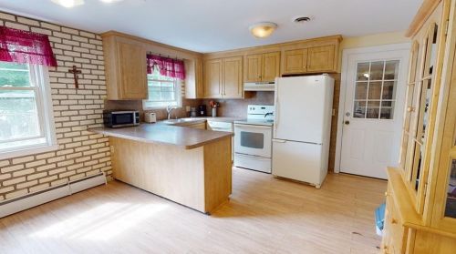 103 Madeleine Ave, Woonsocket, RI 02895-3911