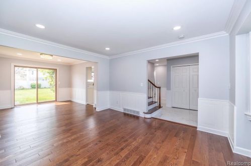 425 Rosemary St, Dearborn Heights MI  48127-3681 exterior