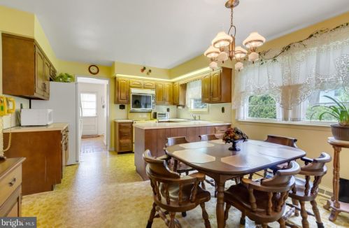 271 Lamplighter Ln, Huntingdon Valley PA 19006-3033 exterior