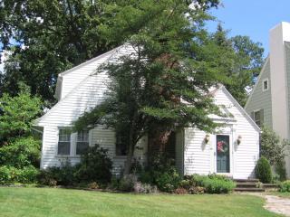 351 19th St, Canton, OH 44709-3850