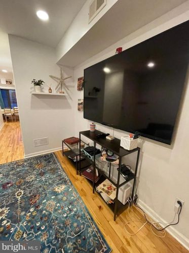 217 Girard Ave, Philadelphia PA  19125-3941 exterior