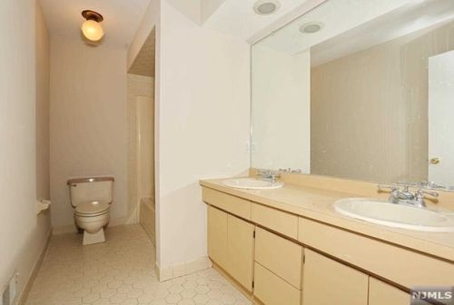 27 Bayard Ln, Mahwah NJ  07430-2236 exterior