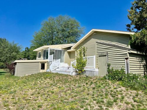 1649 Tyler Rd, Meskegon MI 49445-9320 exterior