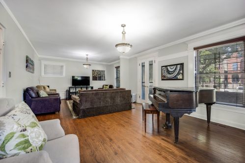 4560 Michigan Ave, Chicago IL  60653-3809 exterior